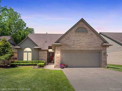 24603 Edgewood Novi, MI 48374