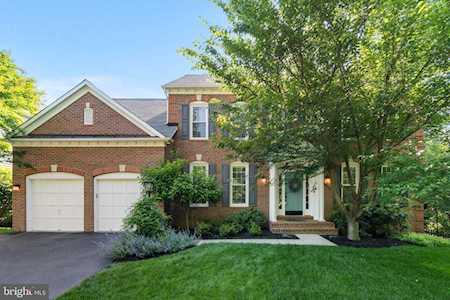 26039 Glasgow Dr Chantilly, VA 20152