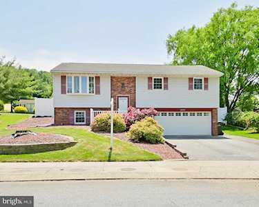 4162 Magnolia Dr Mount Joy, PA 17552