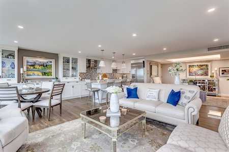 330 26 Ave SW #1702 Calgary, AB T2S 2T3