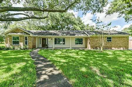 102 W County Road 136 Alvin, TX 77511