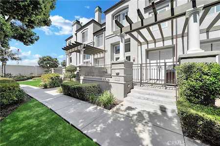 6258 Surfboard Circle Huntington Beach, CA 92648