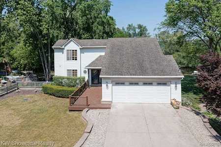3446 Benstein Rd Commerce Twp, MI 48382