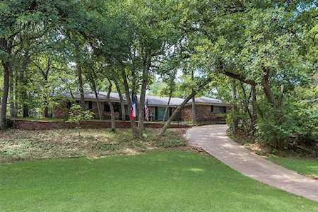 1102 Woodridge Circle Euless, TX 76040