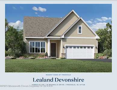 28 Magnolia Dr Freehold, NJ 07728