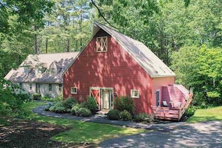 24 Balmoral Dr Stratham, NH 03885