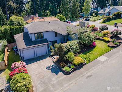 213 SW 325th Place Federal Way, WA 98023