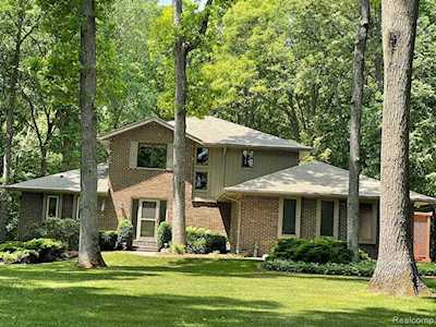 5052 Bemis Heights Brighton Twp, MI 48114
