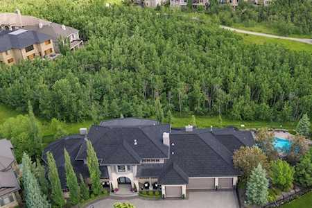 39 Aspen Ridge Ln SW Calgary, AB T3H 5H9