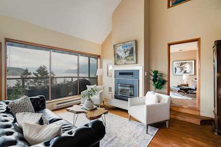 8595 Ansell Place West Vancouver, BC V7W 2W3