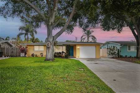 10349 Blossom Lake Dr Seminole, FL 33772
