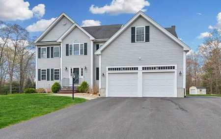 19 Highridge Rd Bellingham, MA 02019