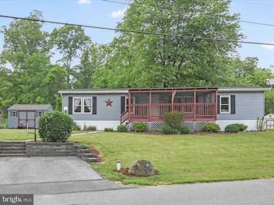 30 Lakeview Dr Elizabethtown, PA 17022