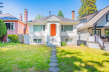 4343 W 15th Avenue Vancouver, BC V6R 3A9