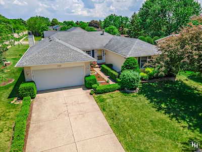 305 Partridge Ct Algonquin, IL 60102