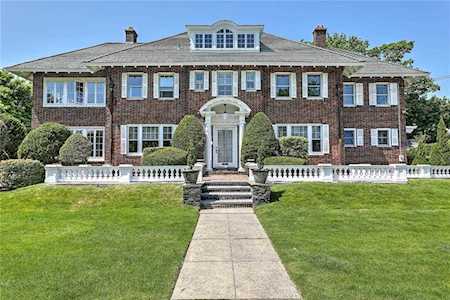 1363 Narragansett Blvd Cranston, RI 02905