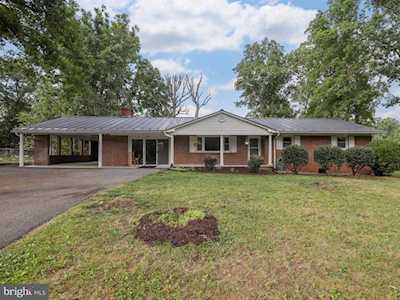 110 Laurel Hill Dr Stephens City, VA 22655