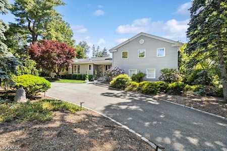3 Hearthstone Ter Livingston Twp., NJ 07039