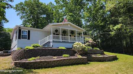 215 Tall Beech Ln Saylorsburg, PA 18353