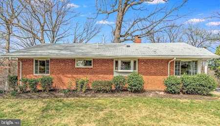 7016 Donna Circle Annandale, VA 22003