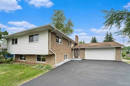 16016 Silvercrest Dr Fenton Twp, MI 48430