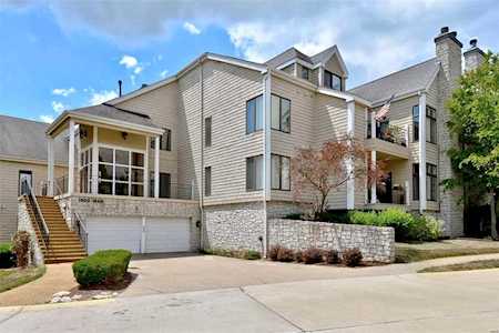 1610 Lake Knoll Dr Lake St Louis, MO 63367