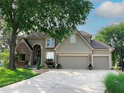 5508 NE Northgate Ct Lee's Summit, MO 64064