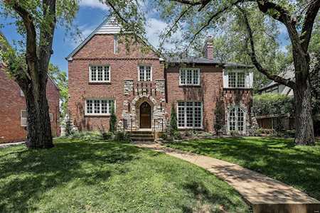 8021 Venetian Dr Clayton, MO 63105