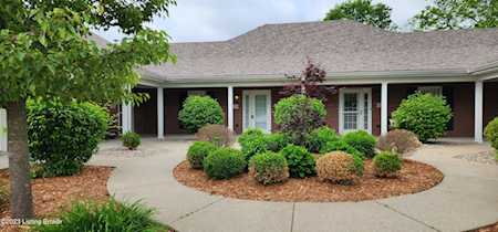 819 Garden Pointe Dr Simpsonville, KY 40067