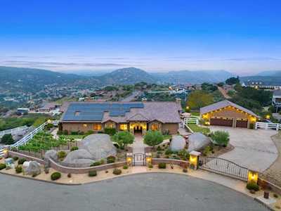 307 Amy Way Alpine, CA 91901