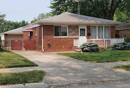 22031 Blackburn St St. Clair Shores, MI 48080