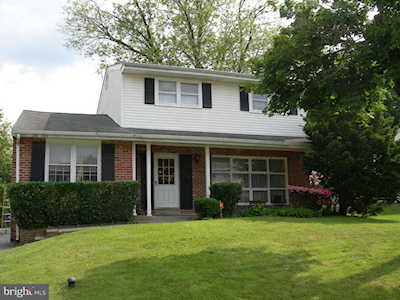420 Farnsworth Dr Broomall, PA 19008