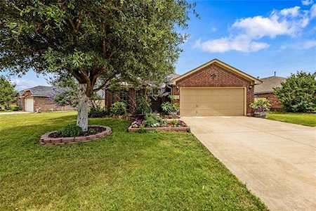 249 Creekside Drive Saginaw, TX 76131