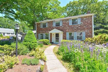 31 Hollow Ridge Rd Needham, MA 02494