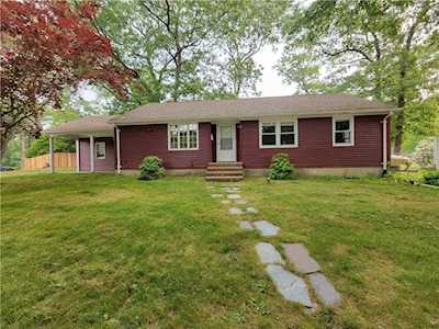 2 Fairfield Dr North Kingstown, RI 02852