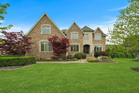 9210 Forest Edge Dr Burr Ridge, IL 60527