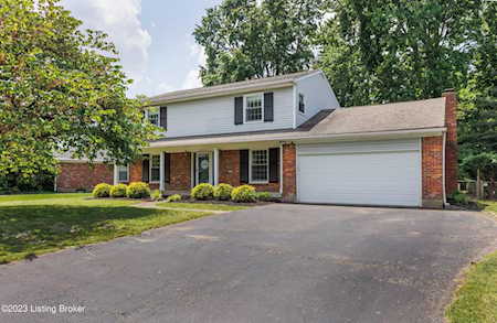 2608 Aylesbury Ct Louisville, KY 40242