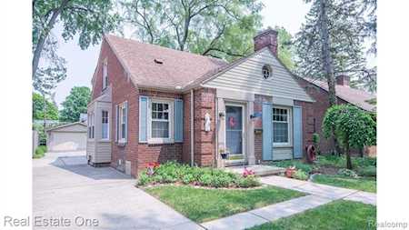 10006 Berwick St Livonia, MI 48150