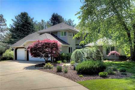 18 Apple Ridge Rd Cumberland, RI 02864