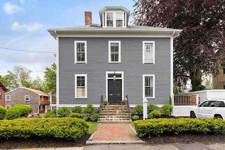 108 Elm St. #2 Marblehead, MA 01945