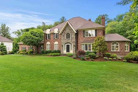 9 Basswood Ln Andover, MA 01810