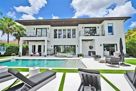 10151 SW 3rd St Plantation, FL 33324
