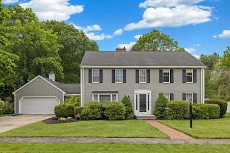 123 Locksley Road Lynnfield, MA 01940