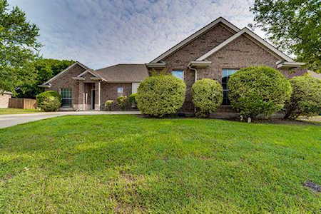 201 Richard Lane Red Oak, TX 75154