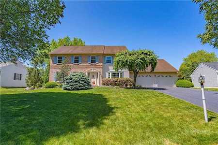 4221 Gloria Ln Bethlehem, PA 18017