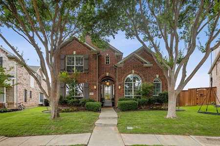 2737 Greenway Drive Frisco, TX 75034
