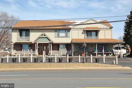 2453 Lincoln Hwy E Lancaster, PA 17602