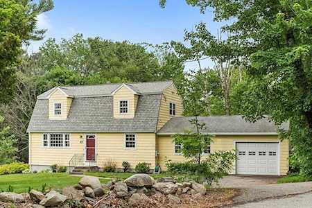 93 Robin Hill Rd Chelmsford, MA 01824