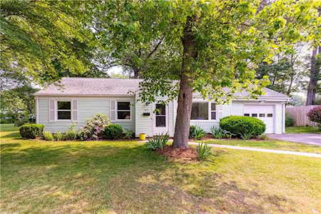 135 South Pierce Rd East Greenwich, RI 02818