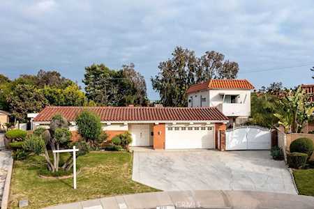 8211 Burnham Circle Huntington Beach, CA 92646